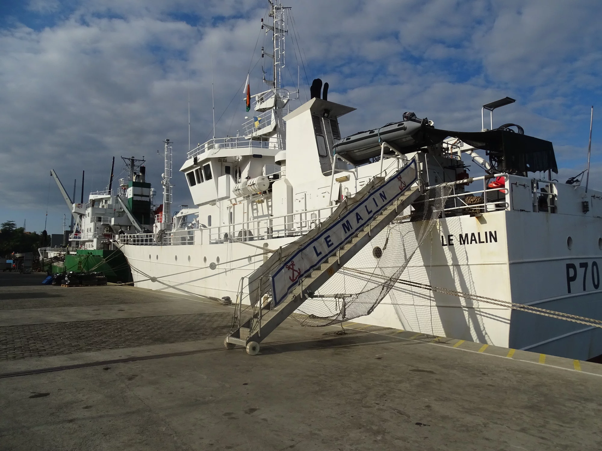 Le patrouilleur Le Malin à Antsiranana (aussi appelée Diego-Suarez)