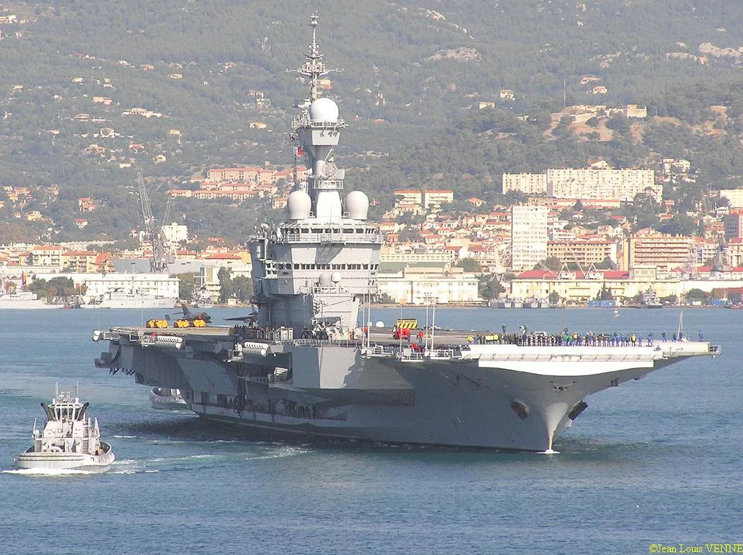Le Charles de Gaulle prend la mer