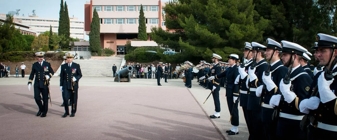 Présentation aux drapeaux au Pôle Ecoles Méditerranée