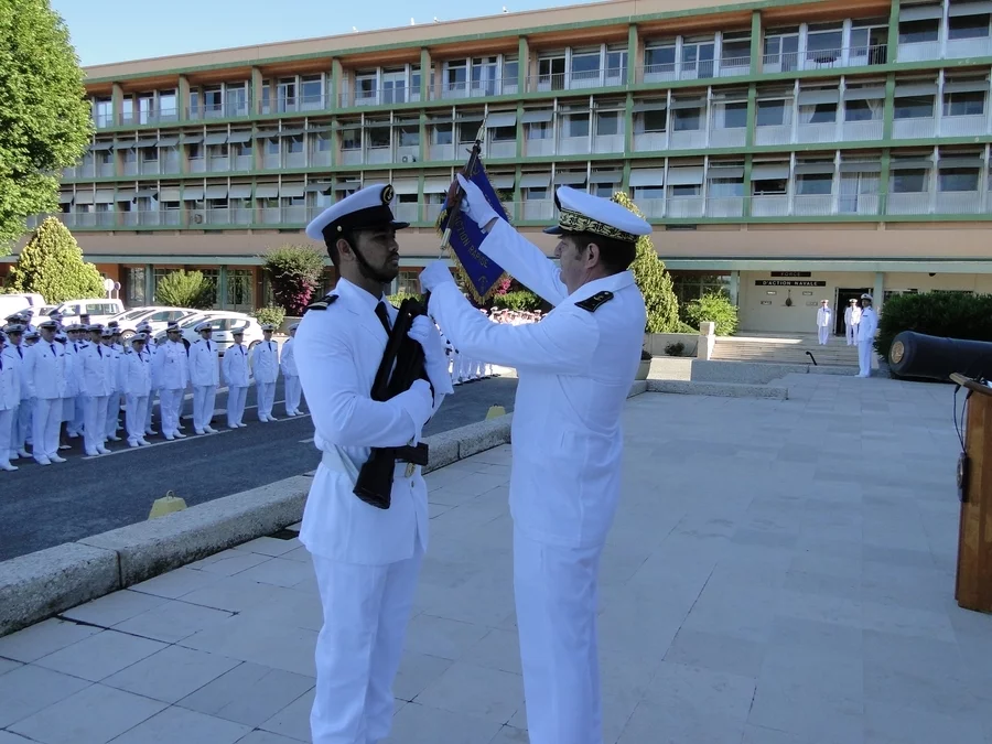 Remise de fanion à l’état-major de FRMARFOR