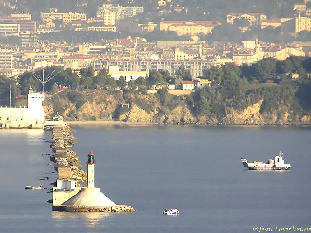 La jetée qui protège la rade de Toulon