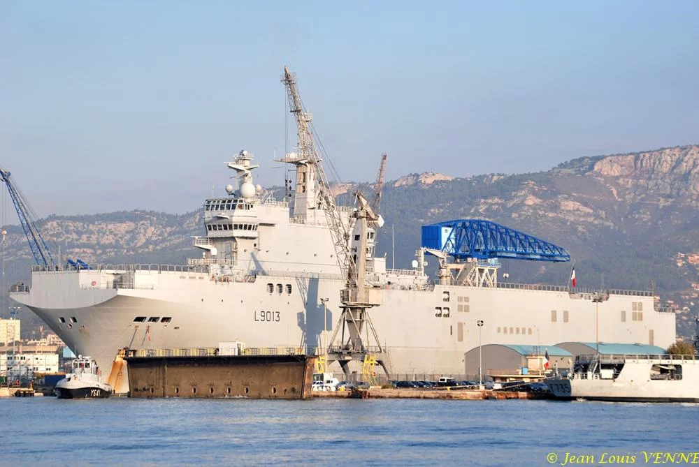 Le Mistral entre au bassin