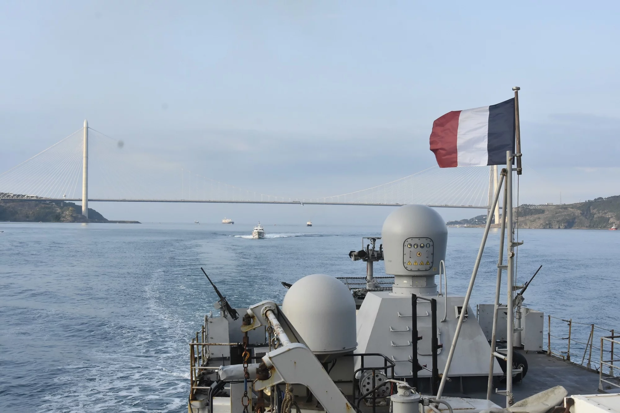 Le patrouilleur Commandant Birot franchit le détroit du Bosphore
