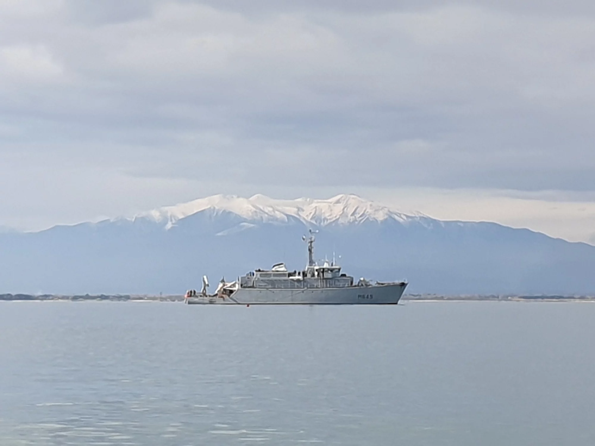 Le chasseur de mines Orion en rade de Hyères