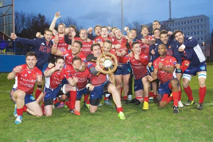 Victoire du Rugby club de la marine nationale contre les Anglais de la Royal Navy