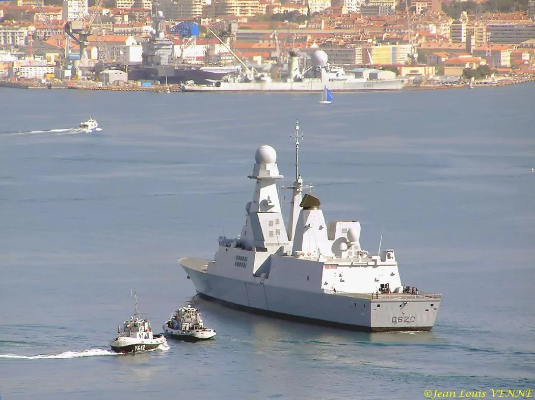 Le Forbin rentre au port