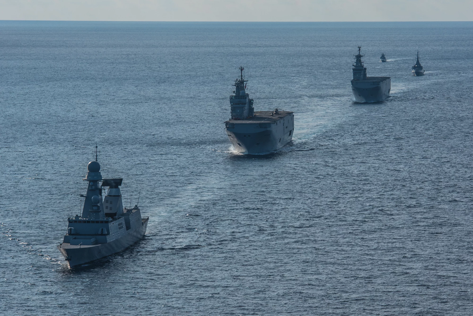 Le BPC Tonnerre, la frégate Chevalier Paul, le BPC Andwar El Sadat, la corvette lance-missiles El Fatem et le patrouilleur lance-missiles Mahmoud Fahny