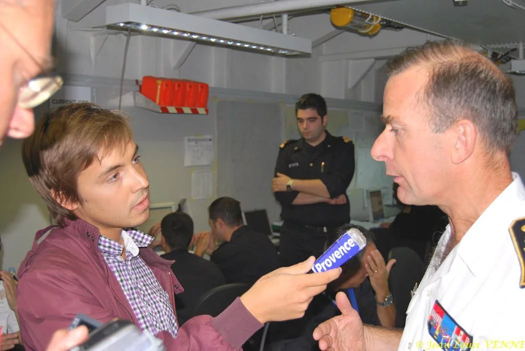 Le contre-amiral Coindreau répond aux questions de la presse