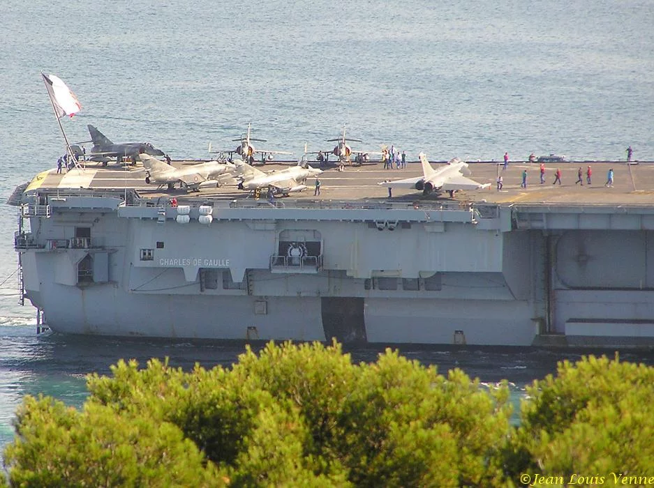 La sortie des familles du Charles de Gaulle