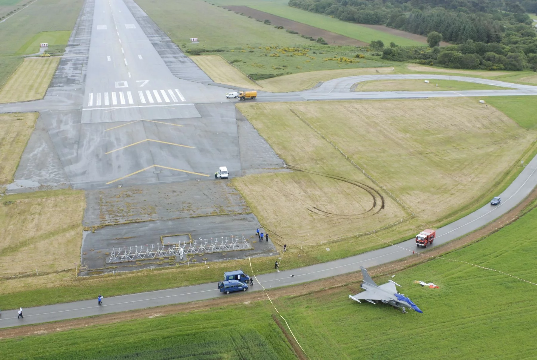 Le Rafale à l'extrémité de la piste