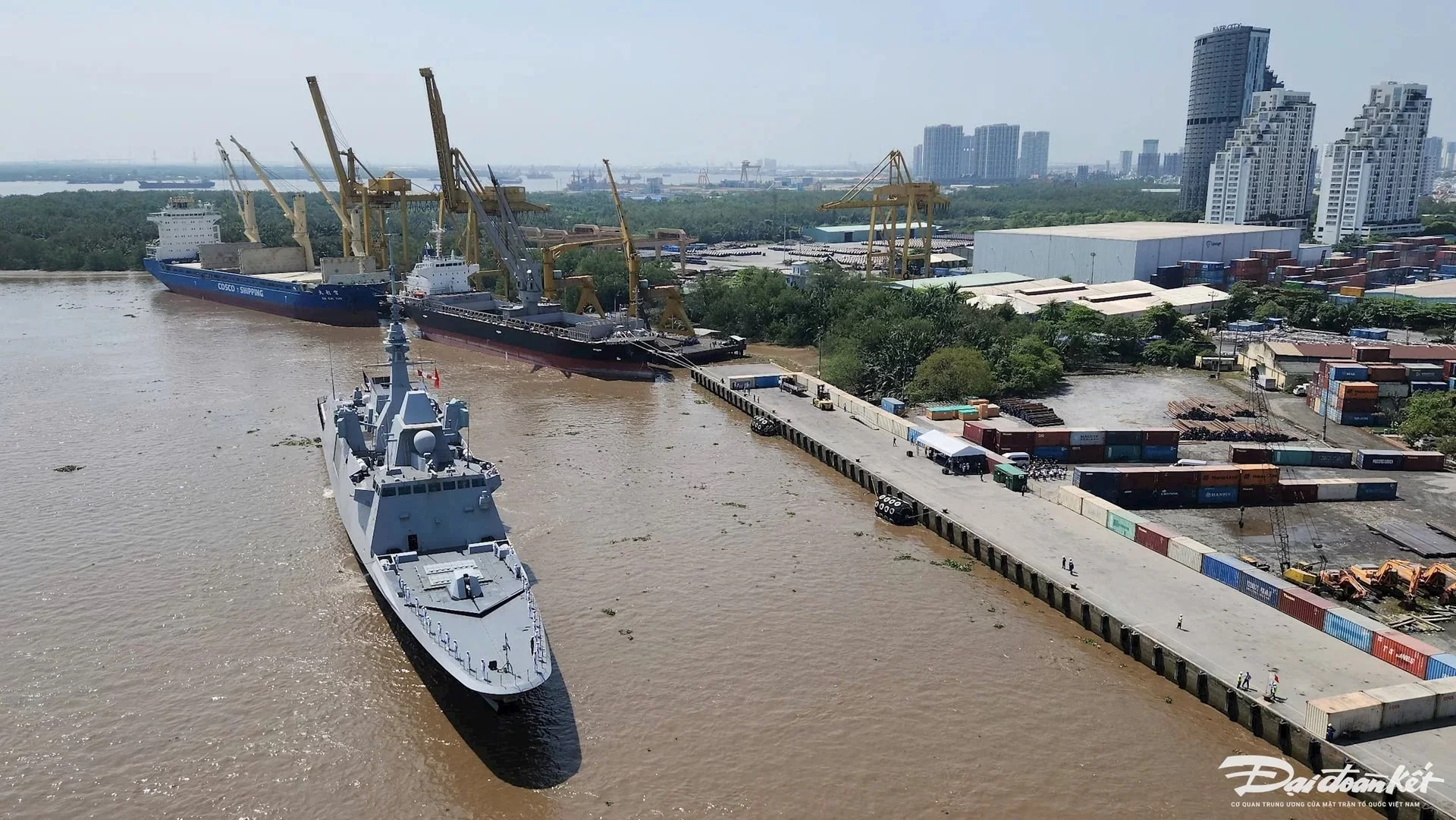 La frégate Provence arrive à Ho Chi Minh Ville (Vietnam)