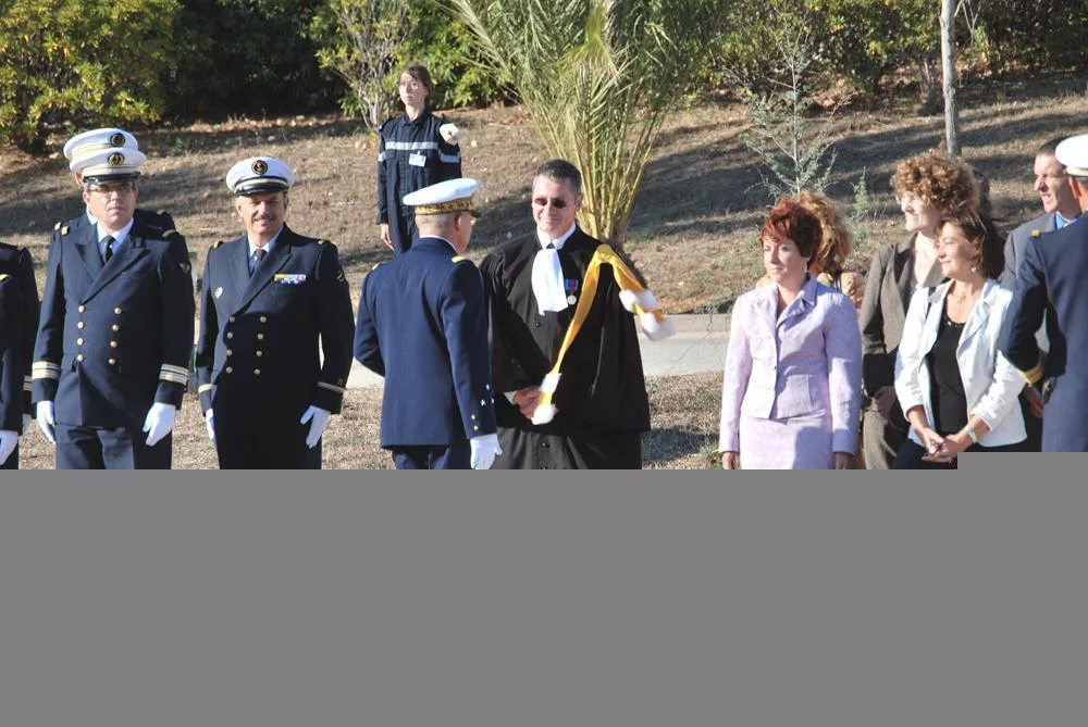 Présentation aux drapeaux du CIN Saint-Mandrier 