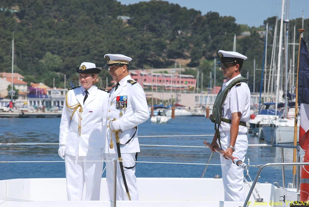 Le commandant du CIN arrive en vedette