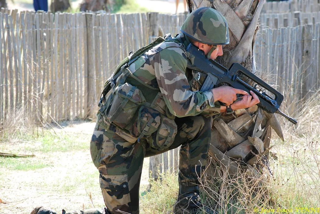 Les fantassins protègent la tête de pont