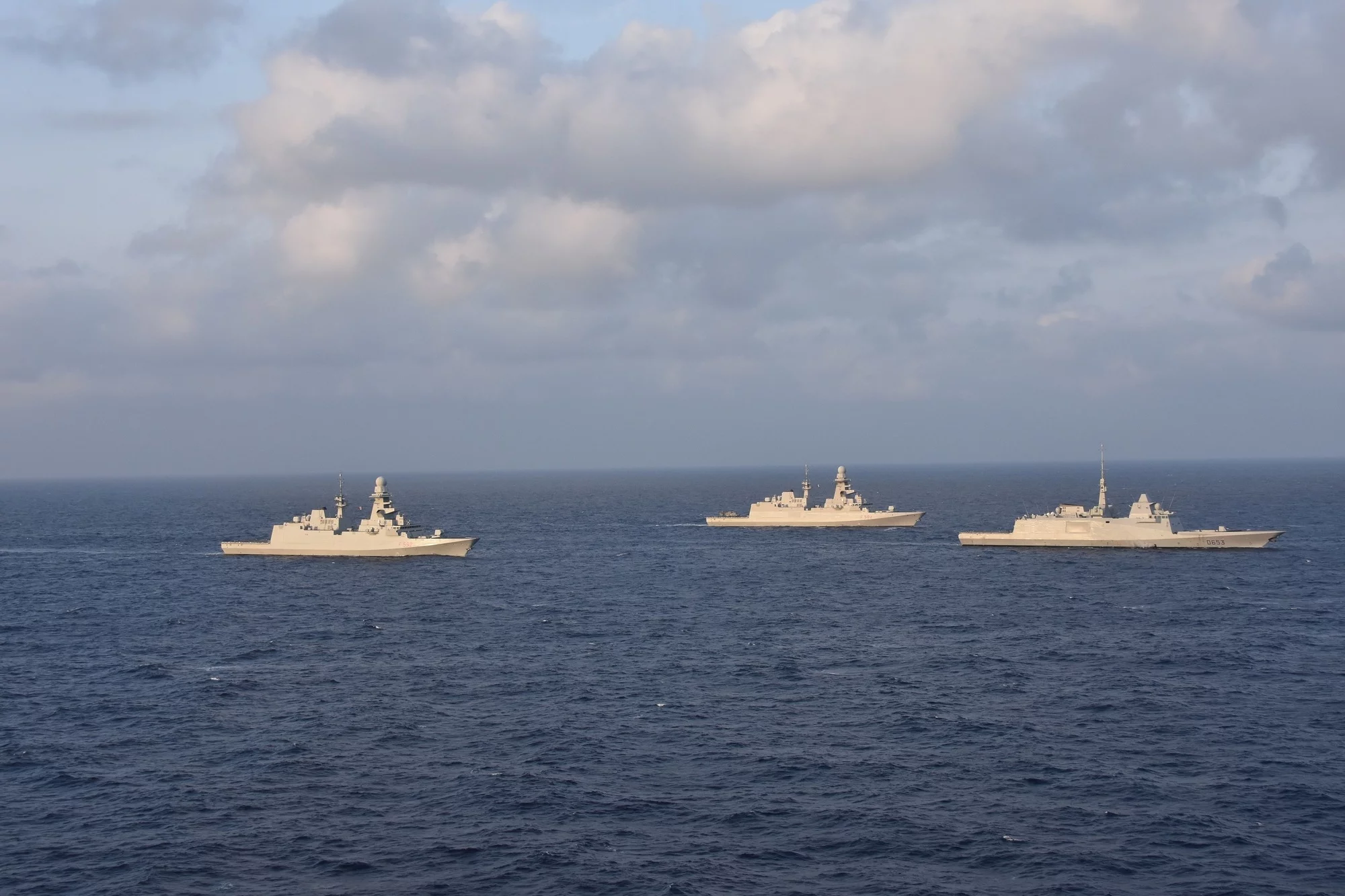 La frégate multi-missions (FREMM) Languedoc et les FREMM italiennes Alpino et Margottini