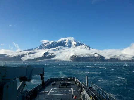Le patrouilleur Albatros au large de l'île Heard
