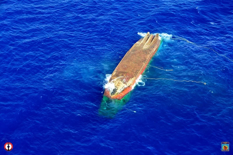 Navire retourné au large du Vanuatu