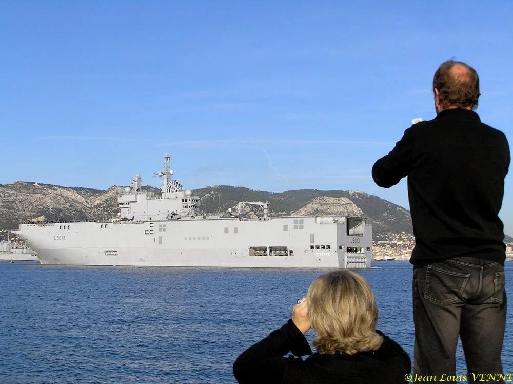Retour du Mistral après la Journée de Présentation de la Marine