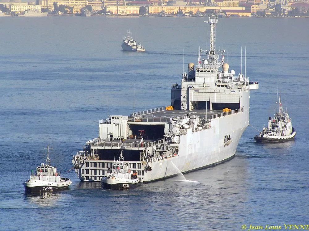 Le Siroco quitte le Lazaret pour Toulon