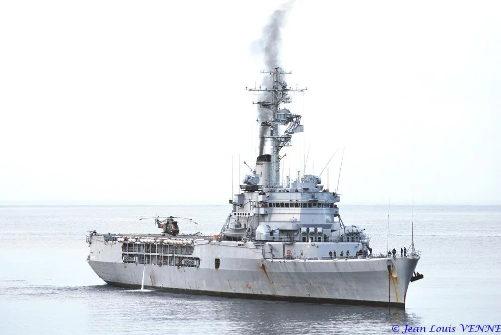 La Jeanne d’Arc au mouillage devant Toulon