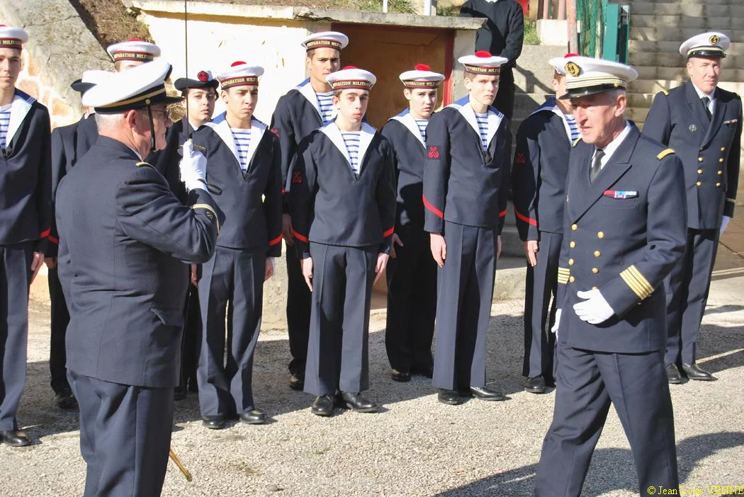 Le CV Soum passe la garde d'honneur en revue