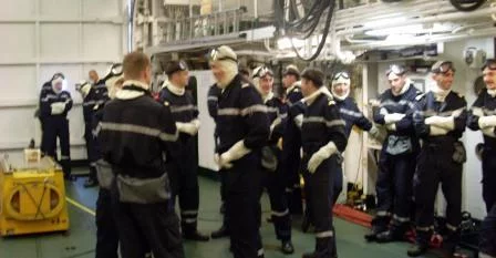 L’équipe renfort au hangar hélicoptère 