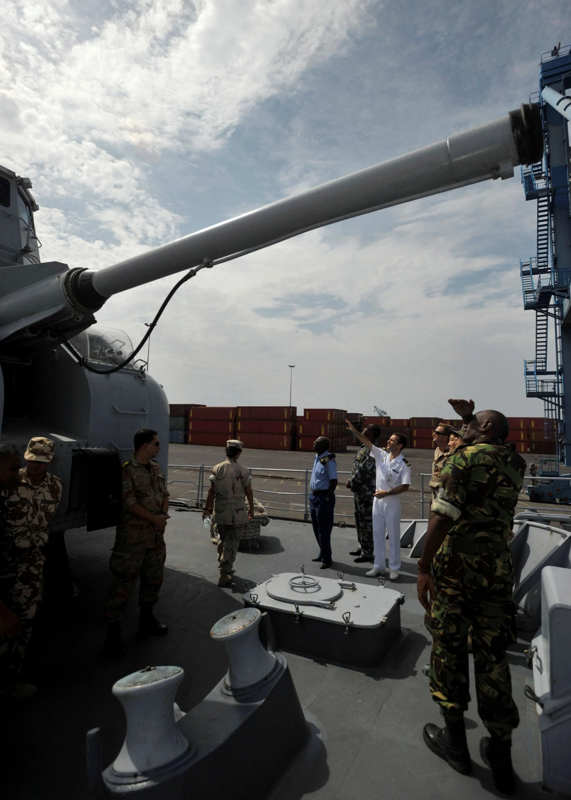 Des officiers du CJTF-HOA vistent le Dupleix