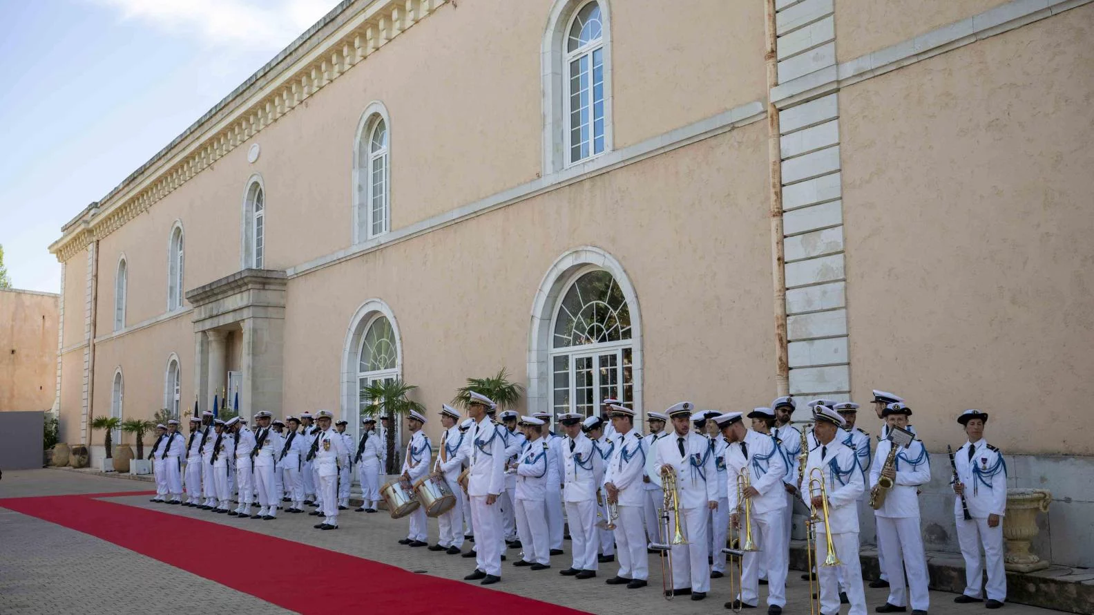 La musique de la Marine nationale va rendre les honneurs aux délégations participant au conseil des ministres franco-allemand à Toulon