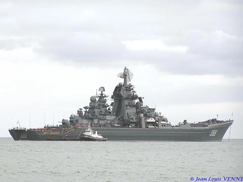 Le croiseur nucléaire russe Pierre le Grand à Toulon