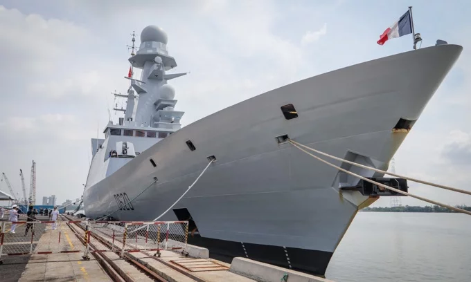 La frégate Forbin dans le port Hiep Phuoc d'Ho Chi Minh Ville (ex Saïgon) au Vietnam