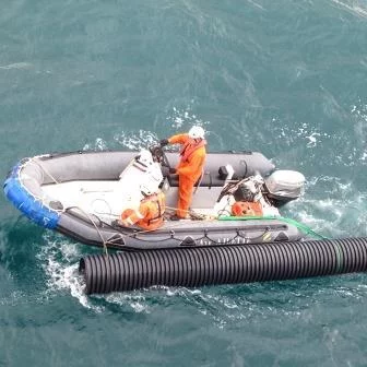 La Marine porte assistance aux victimes des intempéries