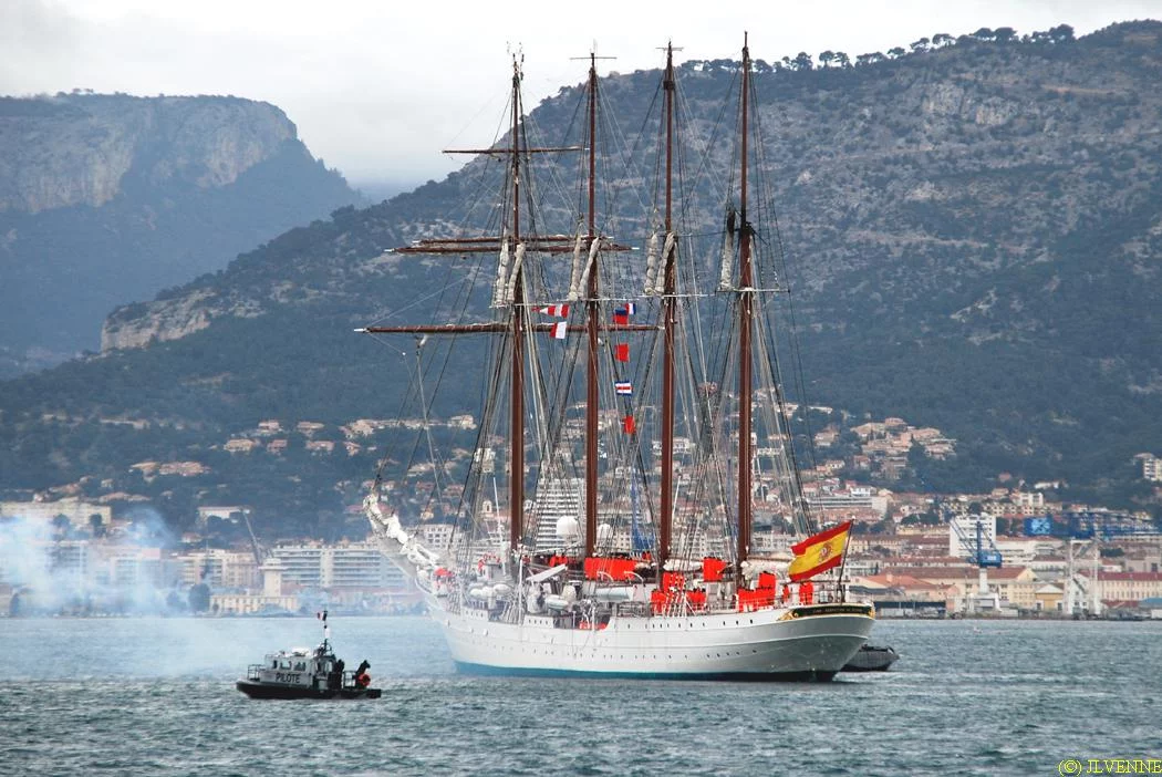 Arrivée du voilier-école espagnol Juan Sebastian de Elcano à Toulon
