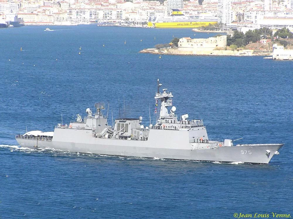 Le destroyer lance-missiles CHUNGMUGONG YI SUN SHI