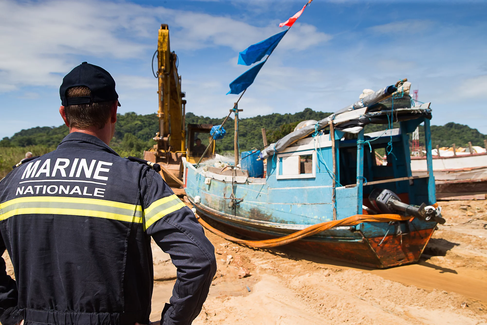 Une embarcation se livrant à la pêche illégale saisie