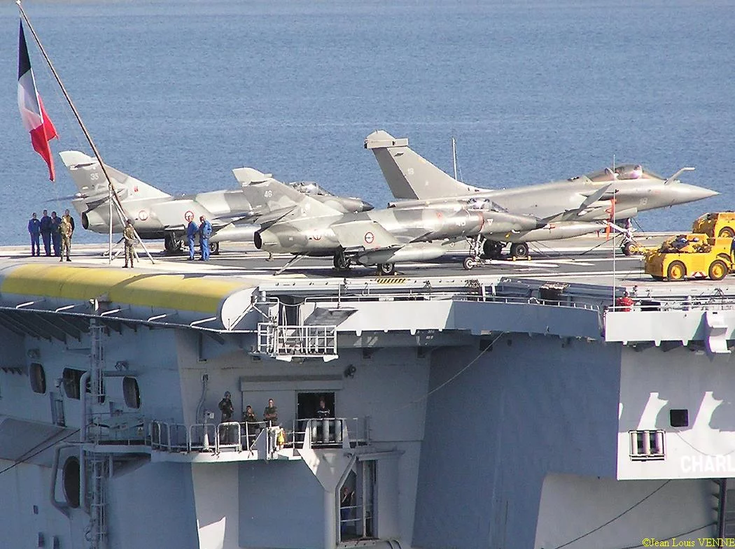 Le Charles de Gaulle prend la mer