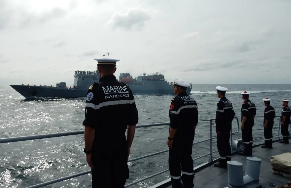 L'équipage aux postes de bande