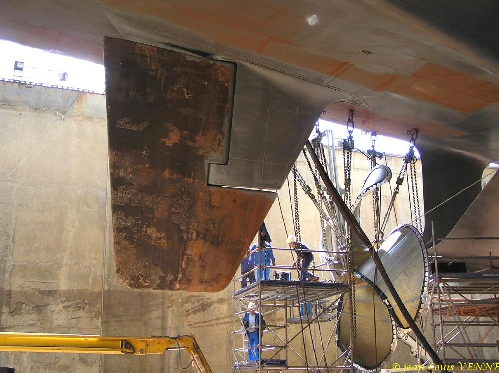 La seconde hélice du porte-avions