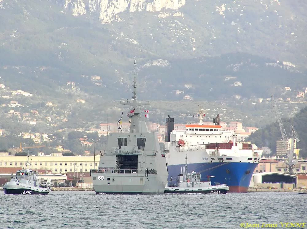 Sortie Ã  la mer de la frégate singapourienne Intrepid