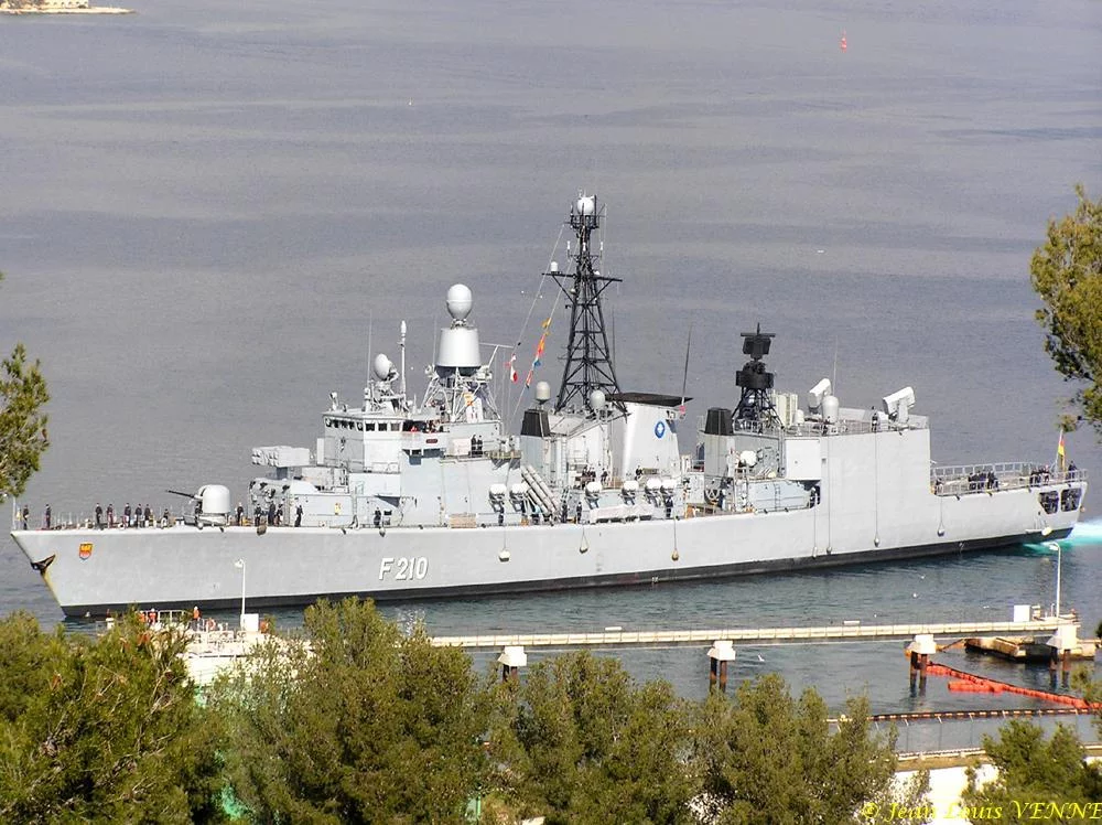 La frégate allemande Emden à Toulon