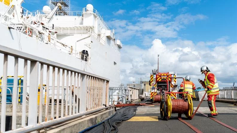 Les marins-pompiers à côté du BEM Monge