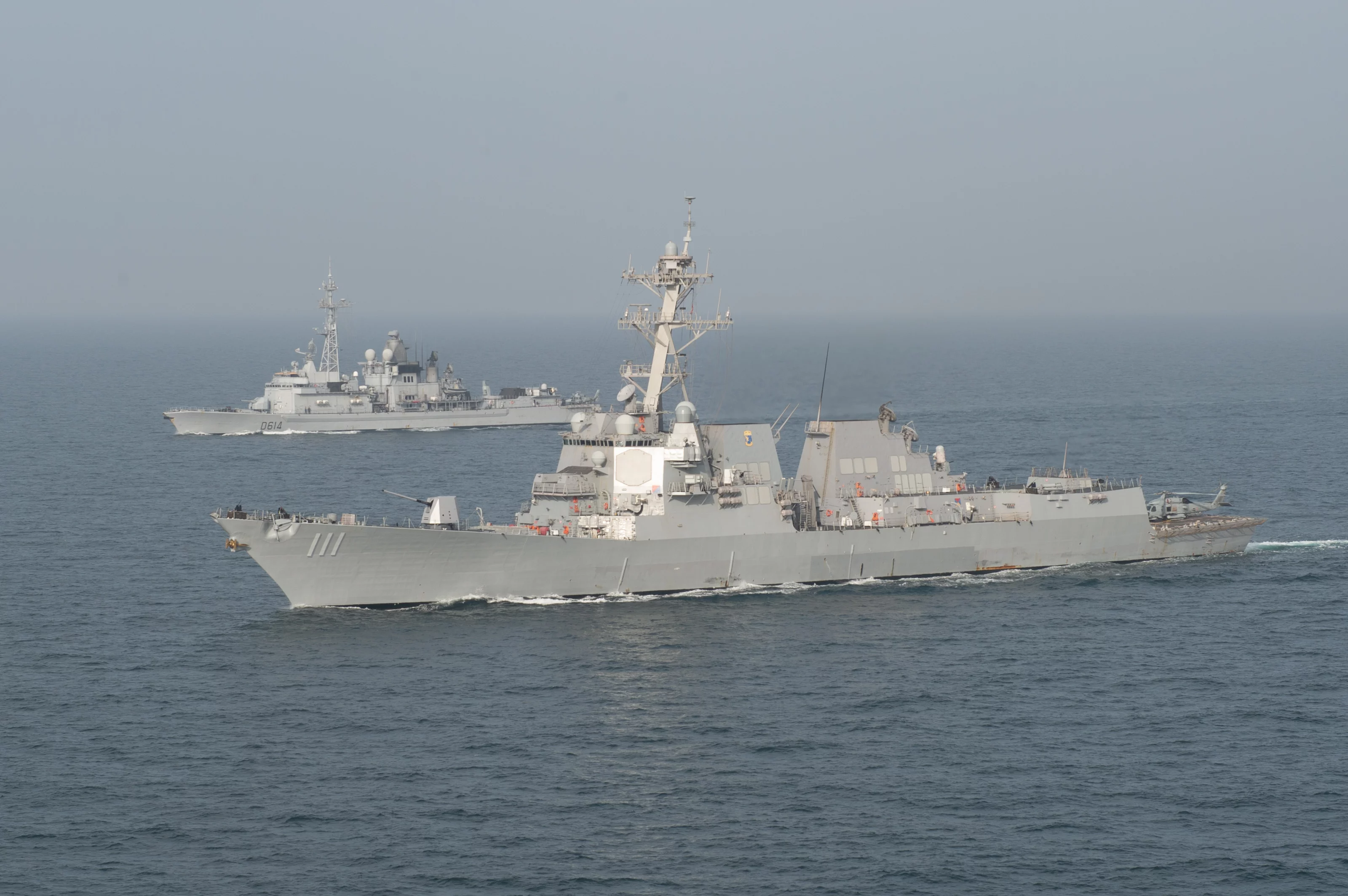 Le destroyer USS Spruance et la frégate Cassard