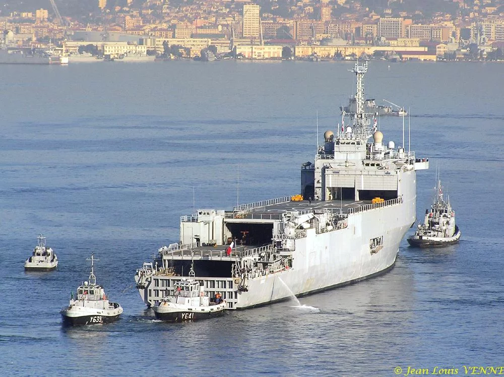 Le Siroco quitte le Lazaret pour Toulon