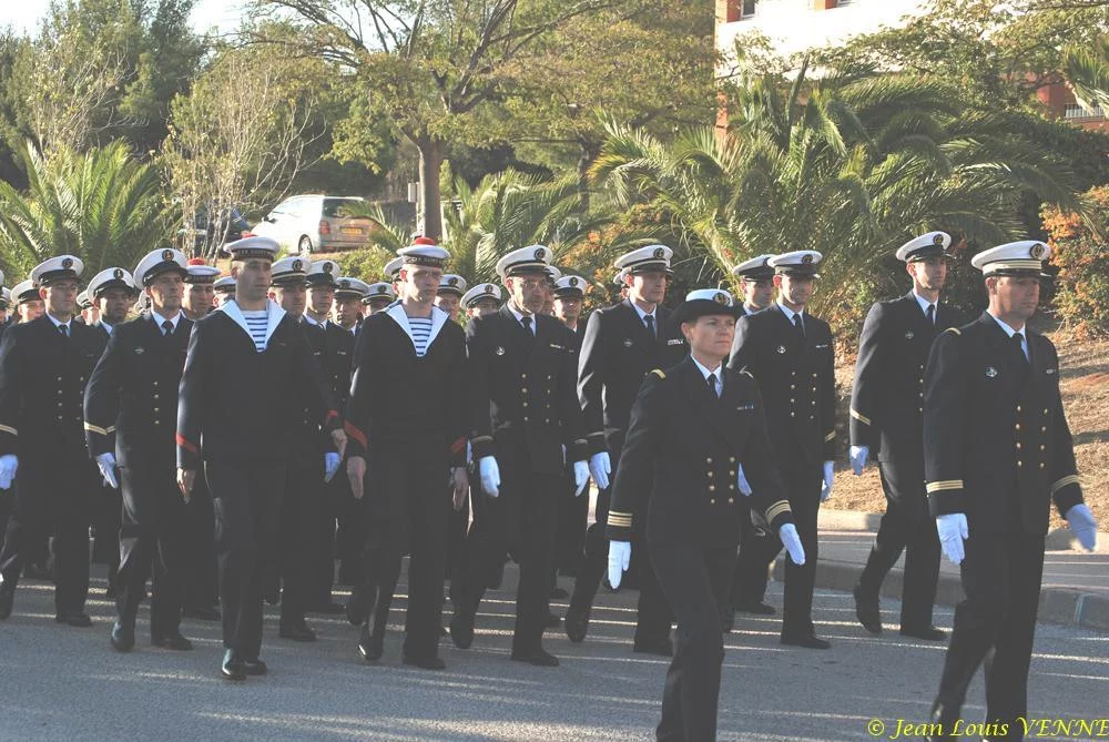 Présentation aux drapeaux du CIN Saint-Mandrier 