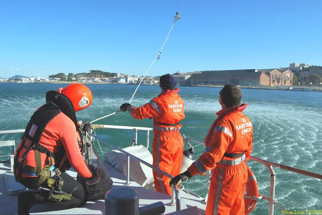 Le plongeur de l'hélicoptère