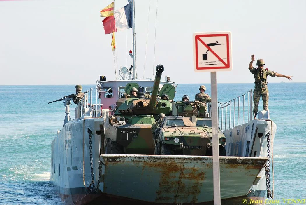 Approche d'un engin de débarquement