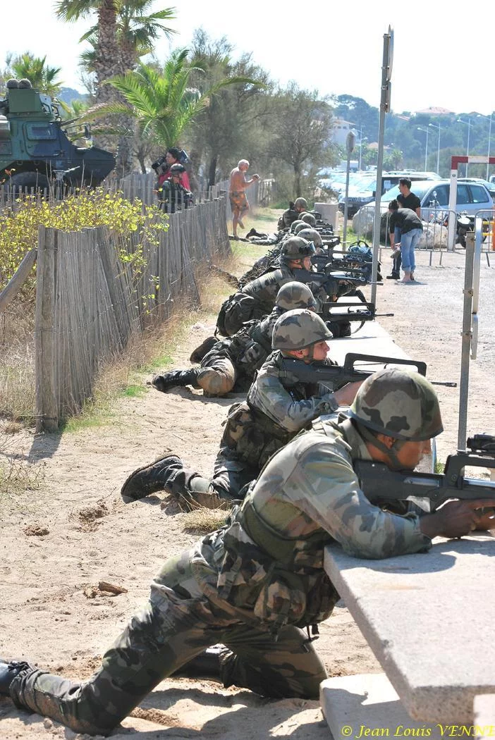 Les fantassins protègent la tête de pont