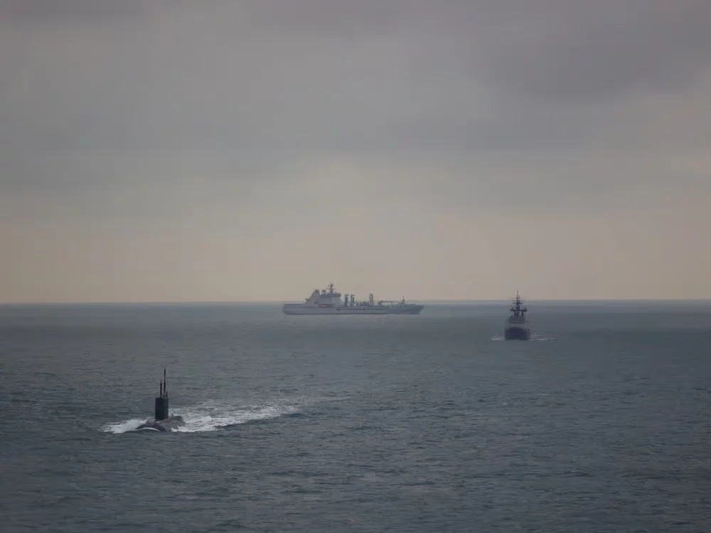 Un sous-marin britannique et le navire espion russe Yantar