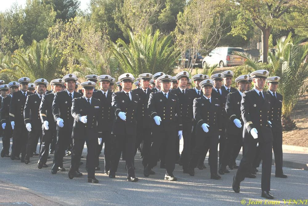 Présentation aux drapeaux du CIN Saint-Mandrier 