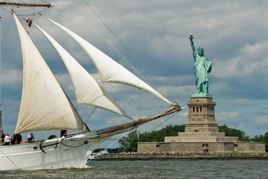 L'etoile devant la Statue de la Liberté