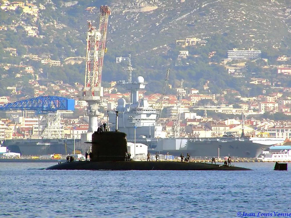 Un SNA arrive Ã  Toulon